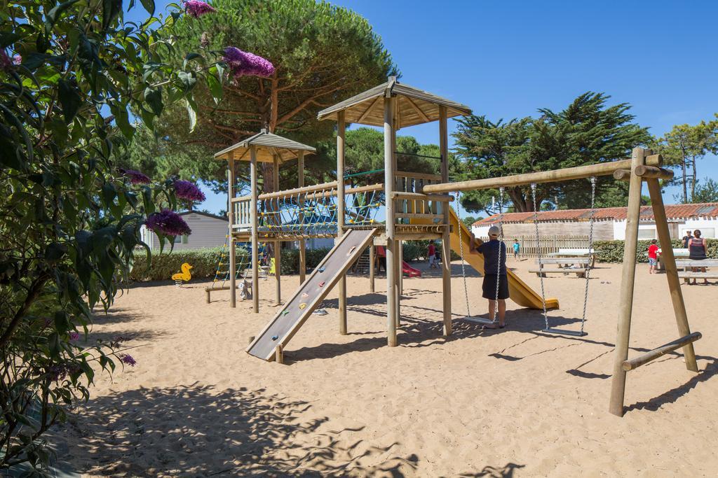 Camping Le Suroit Le Bois-Plage-en-Re Ngoại thất bức ảnh